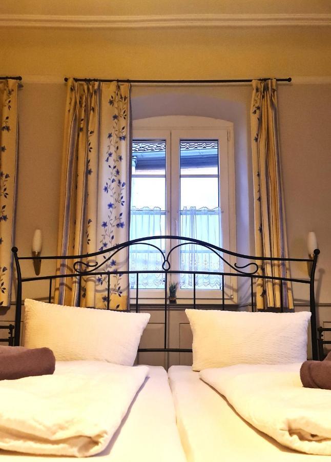 Gaestehaus Zum Weinbauer Rhodt unter Rietburg Extérieur photo